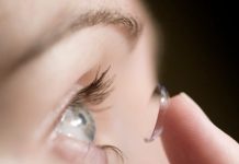 Cum se “poarta” lentilele de contact