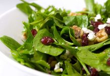 Rețete rucola – Rețetă salată rucola cu nuci și parmezan