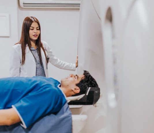 RMN coloană sau RMN cap la MedLife Berceni: cum știi de care ai nevoie?